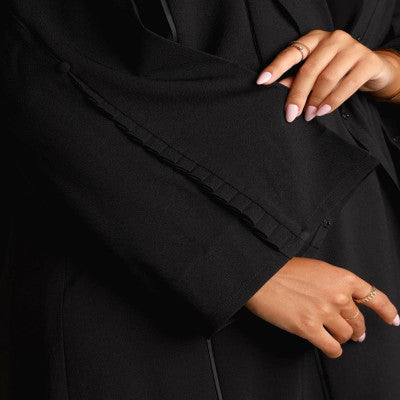 ‎ عباية نسائية كريب بلون أسود
