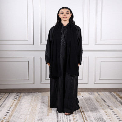 ‎ عباية نسائية كريب بلون أسود
