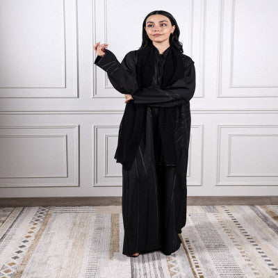 ‎ عباية نسائية كريب بلون أسود