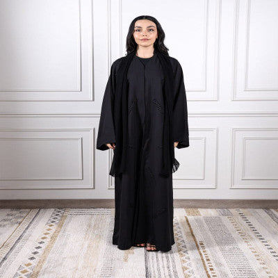 ‎ عباية نسائية بتصميم أنيق أسود