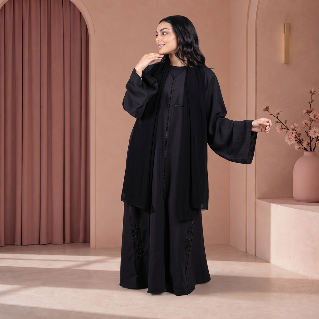 ‎ عباية نسائية عملية بلون أسود
