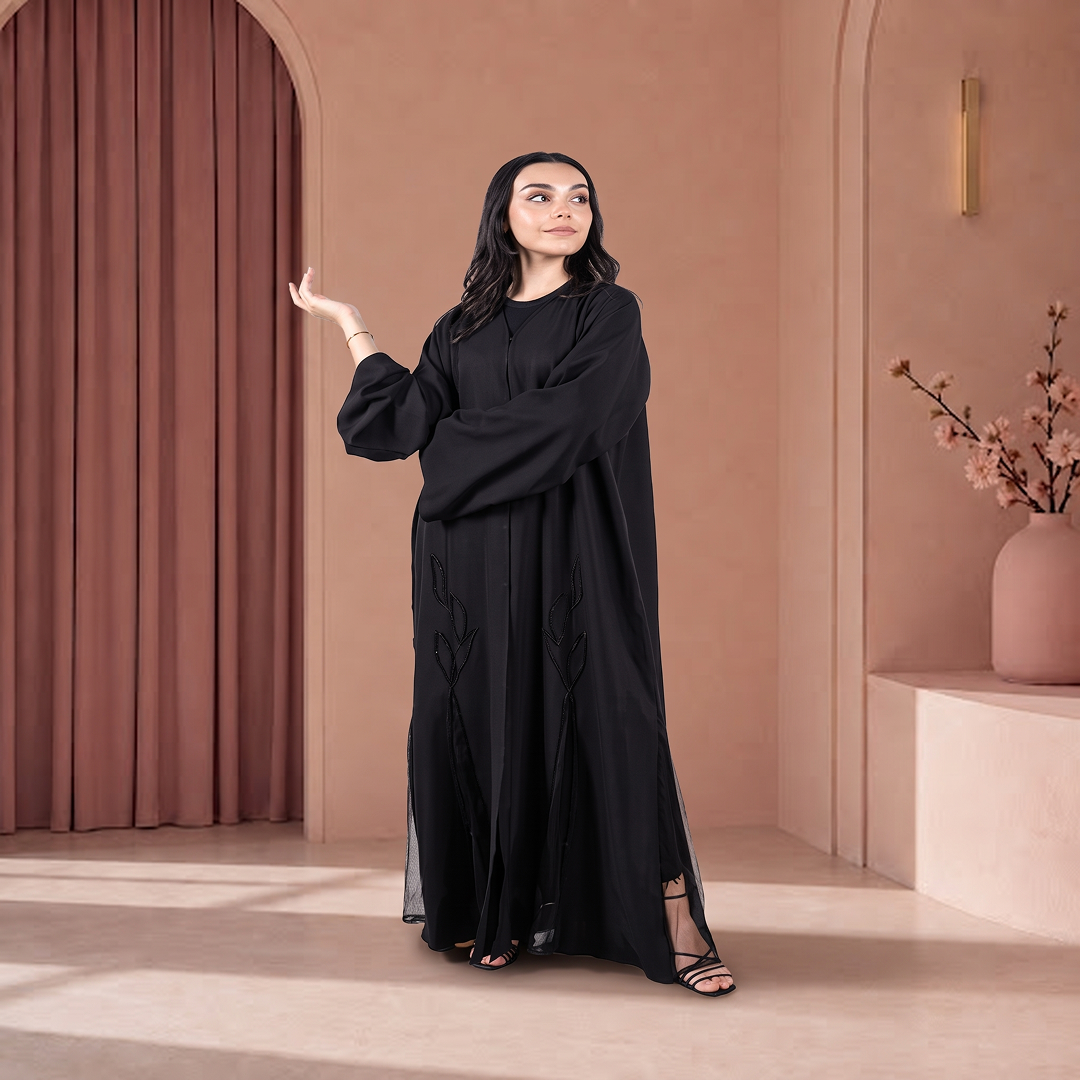 ‎ عباية نسائية راقية بلون أسود