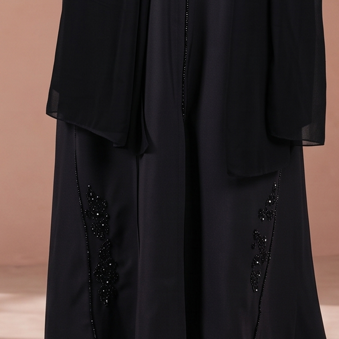 ‎ عباية نسائية عملية بلون أسود