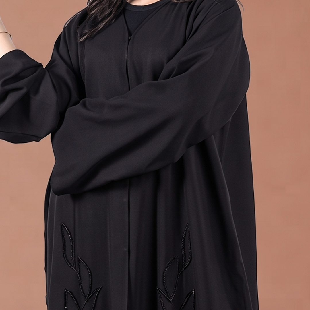 ‎ عباية نسائية راقية بلون أسود