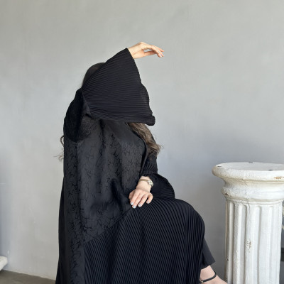 عباية قمراء